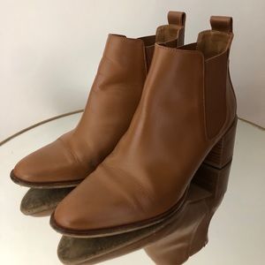 Everlane Block Heel Chelsea Boots